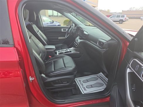 Certified 2022 Ford Explorer XLT w/ Equipment Group 202A image 17