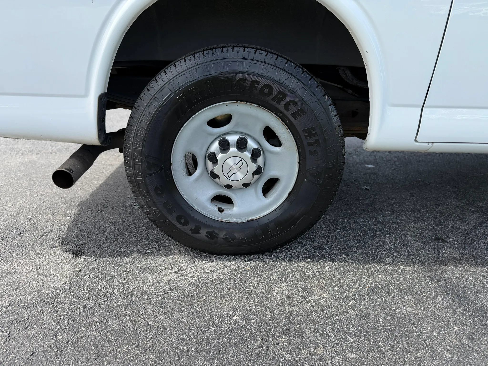 Used 2017 Chevrolet Express 2500 RWD image 30