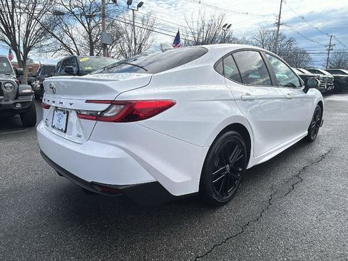 Used 2025 Toyota Camry SE w/ Convenience Package image 10