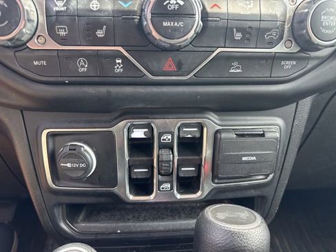 Used 2022 Jeep Wrangler Unlimited Sport AWD/4WD image 23