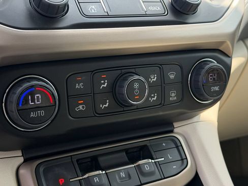 Used 2023 GMC Acadia Denali w/ Denali Ultimate Package FWD image 28