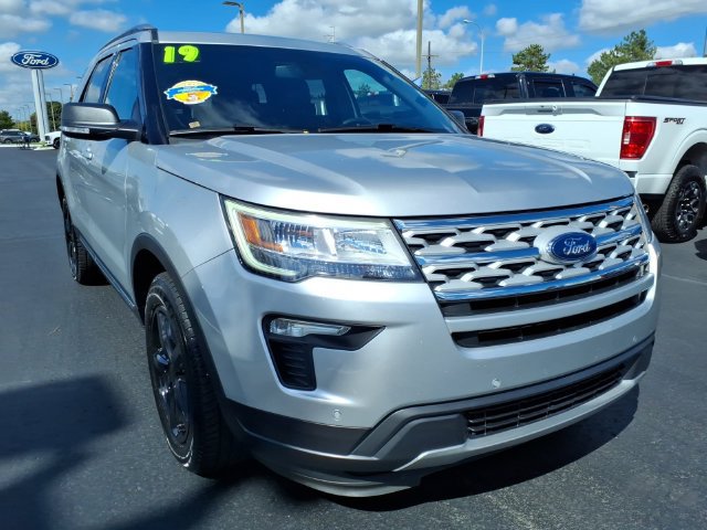 Certified 2019 Ford Explorer XLT w/ Equipment Group 202A FWD image 3