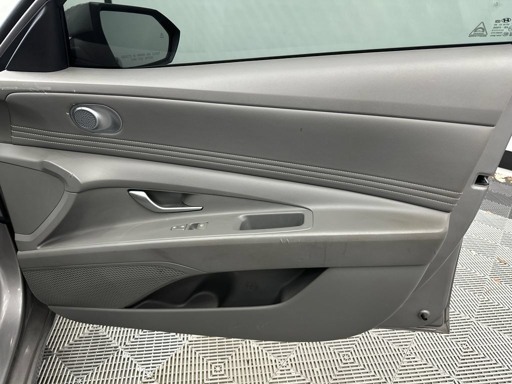 Used 2023 Hyundai Elantra SEL w/ Convenience Package FWD image 13