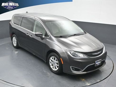 Used 2020 Chrysler Pacifica Touring w/ Advanced Safetytec Group FWD image 9