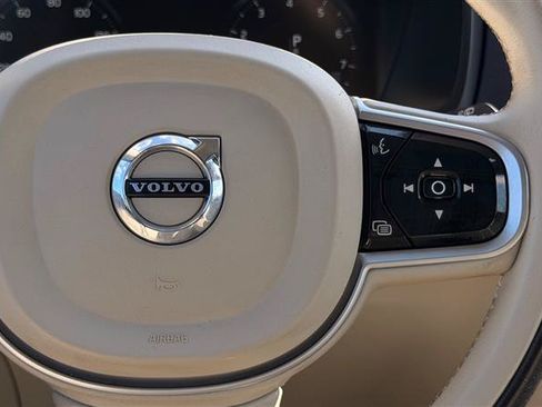Used 2019 Volvo XC90 T6 Momentum w/ Protection Package Premier AWD/4WD image 32