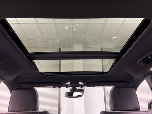 Used 2025 Chrysler Pacifica Limited image 48