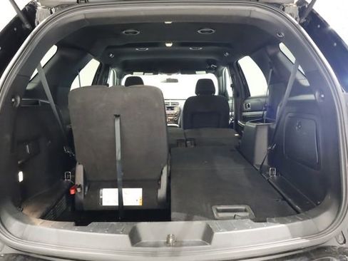 Used 2017 Ford Explorer XLT image 31