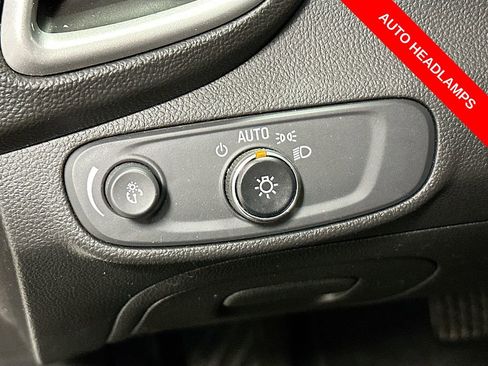 Used 2018 Chevrolet Trax LT w/ LT Convenience Package AWD/4WD image 11
