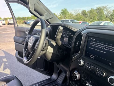 Certified 2022 GMC Sierra 1500 AT4 w/ AT4 Premium Package image 22