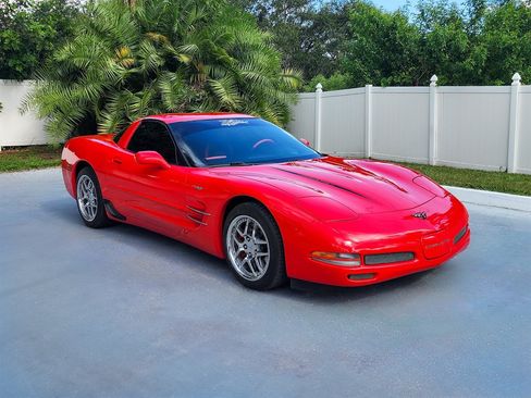 Used 2004 Chevrolet Corvette Coupe w/ Roof Package RWD image 10