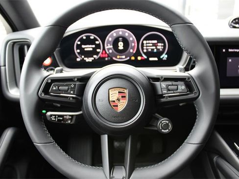 Used 2025 Porsche Cayenne Coupe image 15