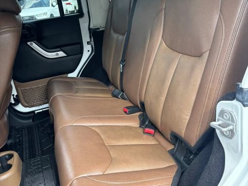 Used 2017 Jeep Wrangler Unlimited Sahara w/ Max Tow Package AWD/4WD image 13