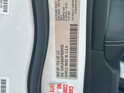 Used 2023 Jeep Grand Cherokee L Limited AWD/4WD image 31