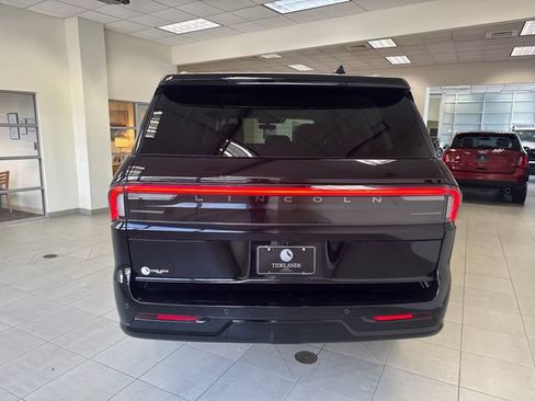 Used 2025 Lincoln Navigator L Reserve AWD/4WD image 6