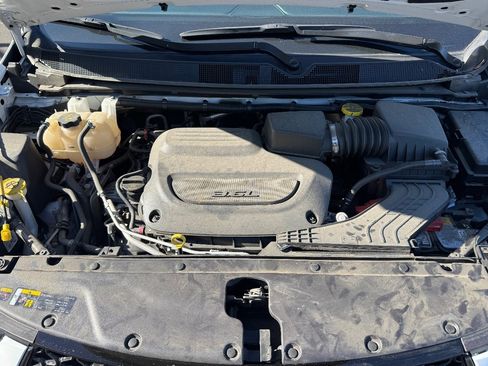Used 2025 Chrysler Pacifica Limited FWD image 23