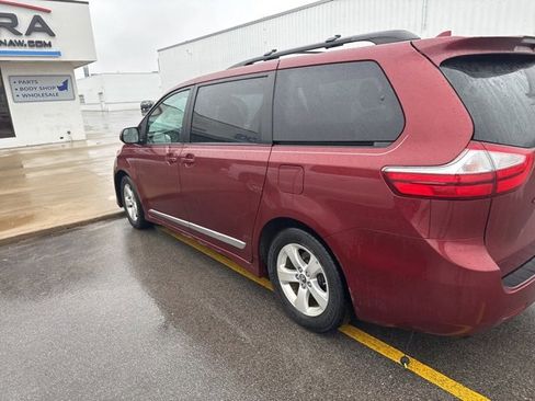 Used 2018 Toyota Sienna LE image 8