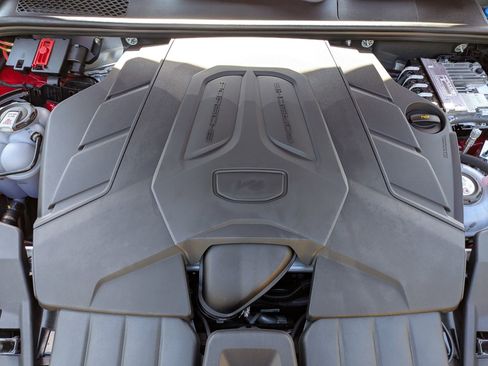 Certified 2025 Porsche Cayenne GTS AWD/4WD image 37