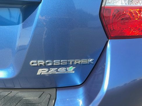 Used 2017 Subaru Crosstrek 2.0i Premium w/ Moonroof Package AWD/4WD image 8