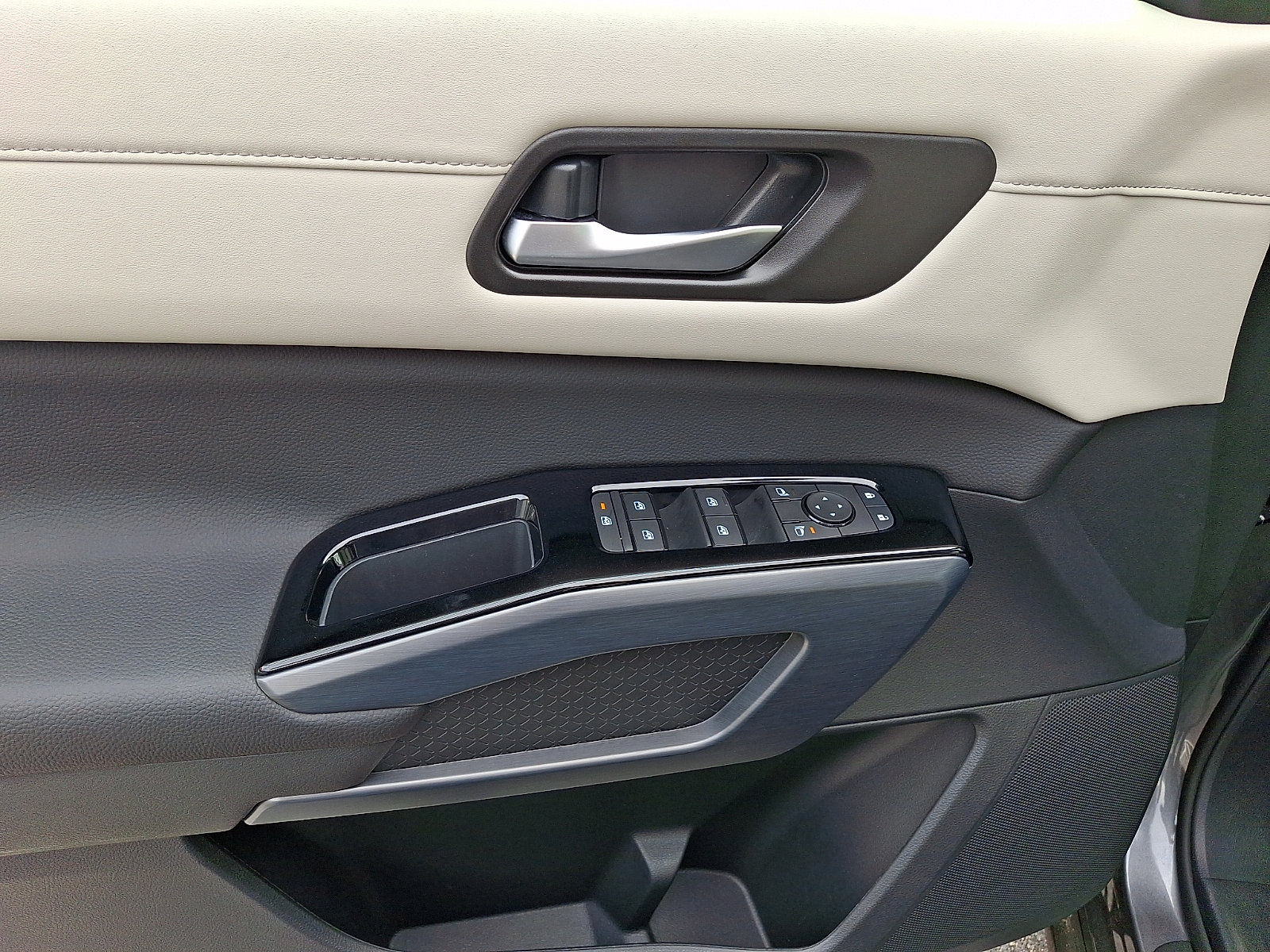Certified 2025 Nissan Pathfinder SL AWD/4WD image 15