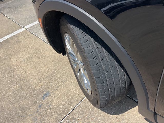 Used 2025 Cadillac XT4 Premium Luxury FWD image 38