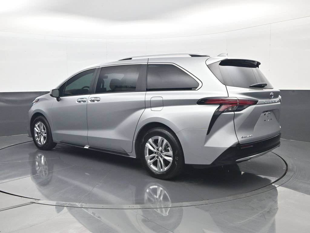 Used 2025 Toyota Sienna Limited AWD/4WD image 8