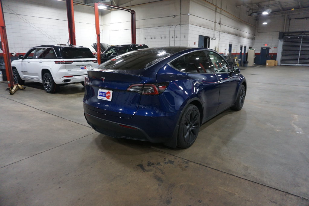 Used 2024 Tesla Model Y Long Range RWD image 26