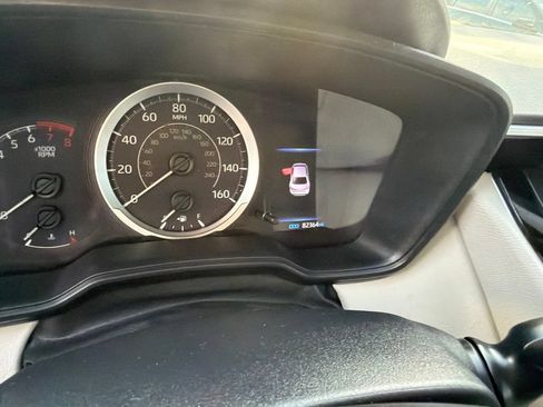Used 2020 Toyota Corolla LE FWD image 12