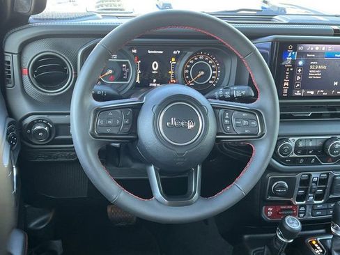 Used 2024 Jeep Wrangler Unlimited Rubicon image 29