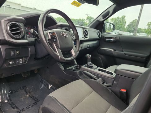 Used 2022 Toyota Tacoma TRD Sport AWD/4WD image 19