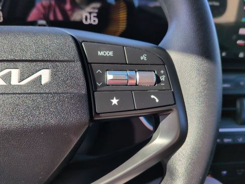 Used 2025 Kia K4 LXS image 18