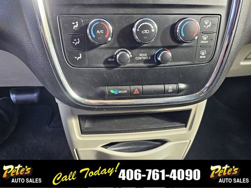 Used 2018 Dodge Grand Caravan SE w/ UConnect Hands-Free Group image 25