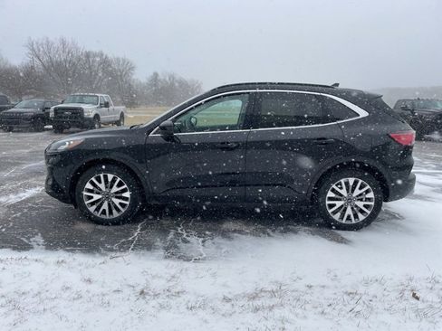 Used 2021 Ford Escape Titanium image 10