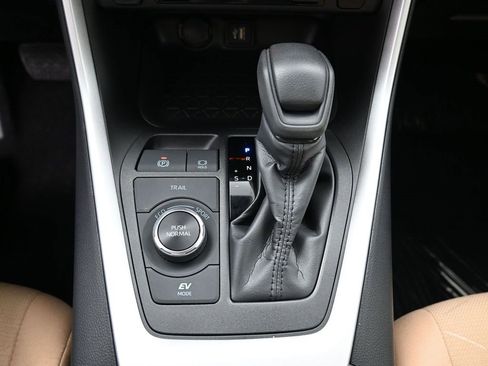 Used 2025 Toyota RAV4 XLE image 25