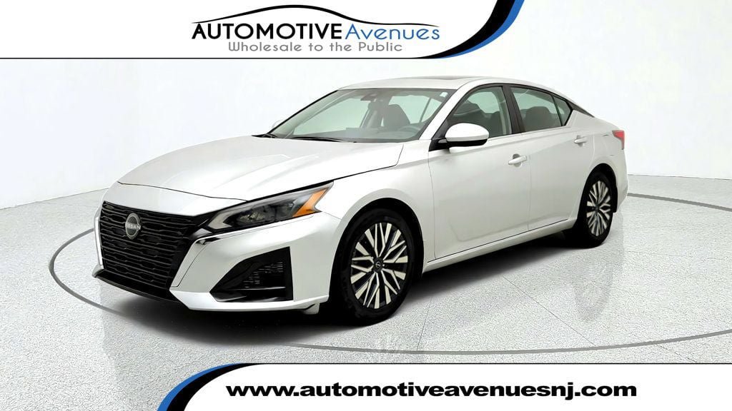 Used 2023 Nissan Altima 2.5 SV w/ SV Premium Package FWD image 1