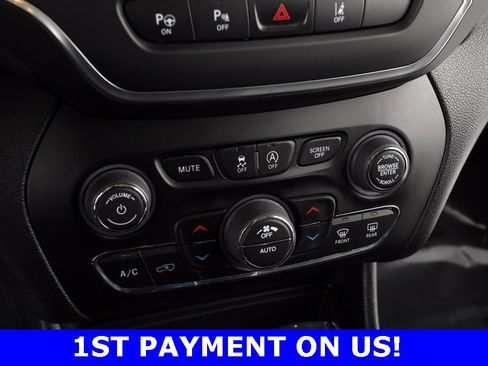 Certified 2023 Jeep Cherokee Altitude Lux image 32