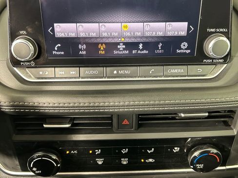 Used 2023 Nissan Rogue S FWD image 14