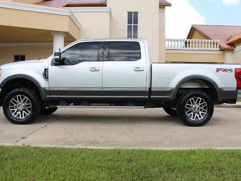 Used 2017 Ford F250 Lariat w/ Lariat Ultimate Package AWD/4WD image 11