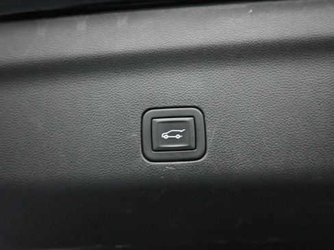 Used 2024 Chevrolet Suburban Z71 w/ Luxury Package image 27