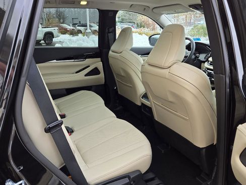 Certified 2025 INFINITI QX60 Pure image 18