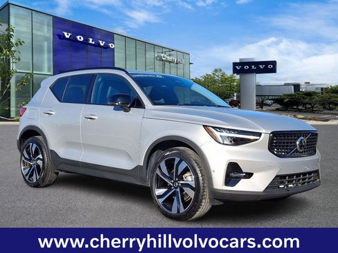 Certified 2025 Volvo XC40 B5 Plus image 1