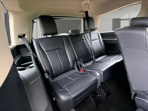 Used 2024 Ford Expedition XLT RWD image 30
