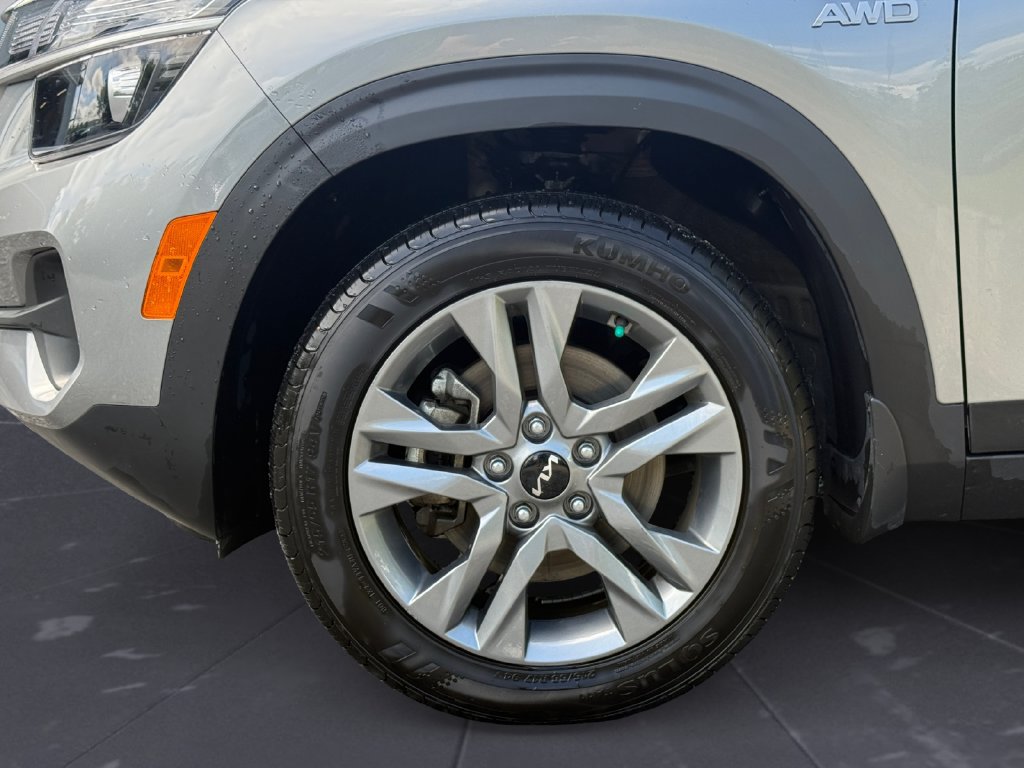 Used 2023 Kia Seltos LX AWD/4WD image 15