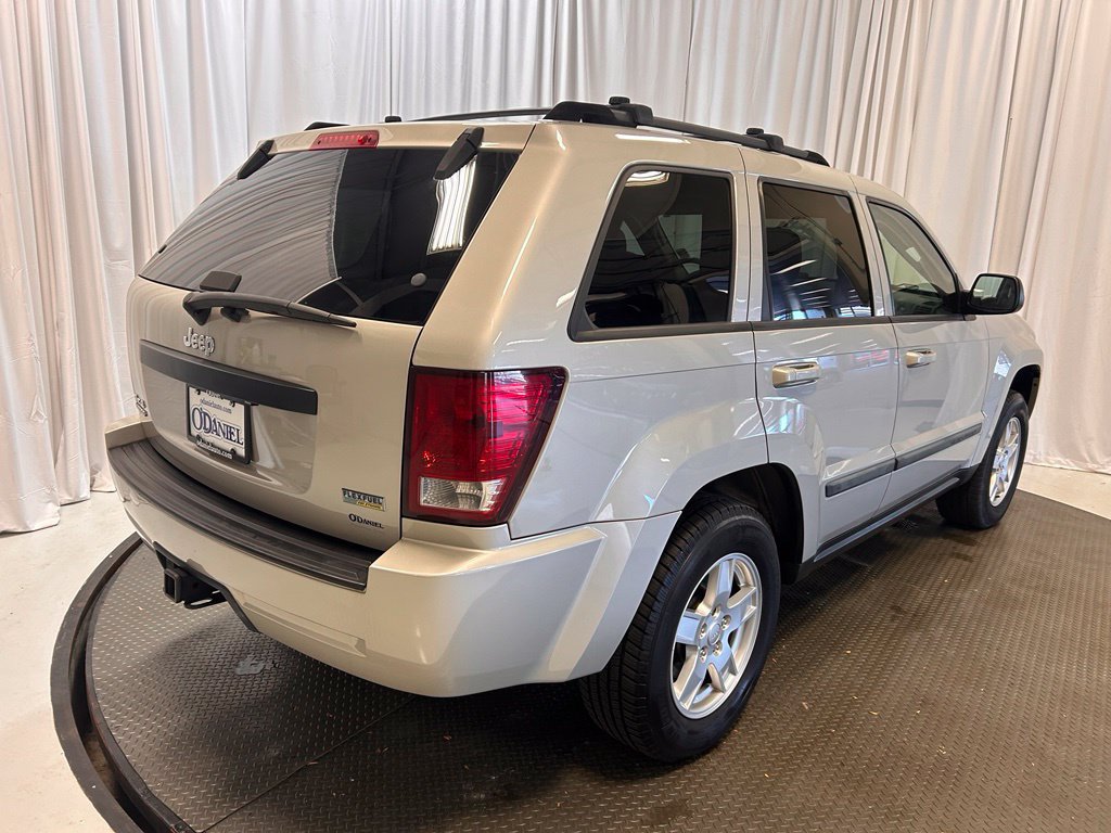 Used 2007 Jeep Grand Cherokee Laredo w/ Sun/Sound Group AWD/4WD image 26