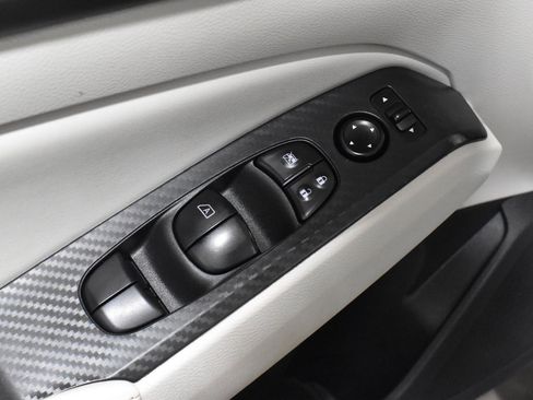 Used 2024 Nissan Altima 2.5 SV image 10