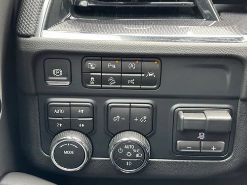 Used 2025 Chevrolet Tahoe RST w/ Comfort Package AWD/4WD image 32