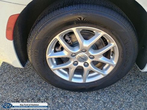 Used 2023 Chrysler Pacifica Touring-L FWD image 11