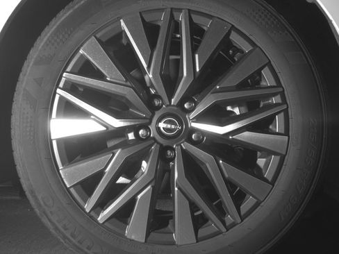 Used 2025 Nissan Altima 2.5 SV FWD image 12