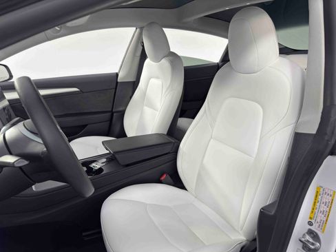 Used 2023 Tesla Model 3 Standard Range image 39