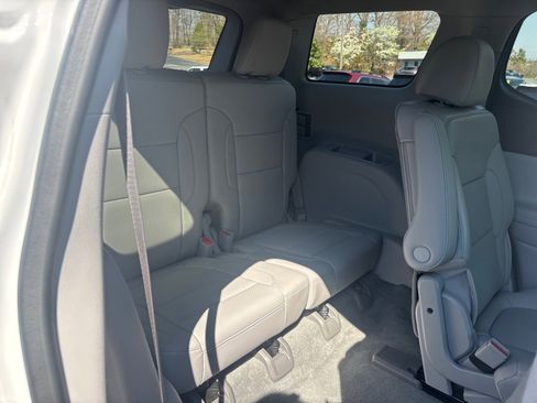 Certified 2023 GMC Acadia SLT w/ Technology Package image 46