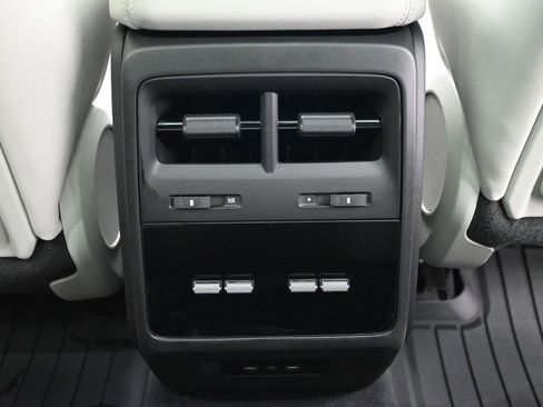 New 2026 Porsche Macan 4 Electric image 8